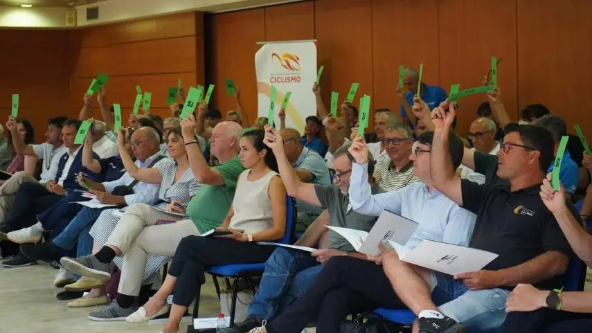 Asambleistas en la RFEC