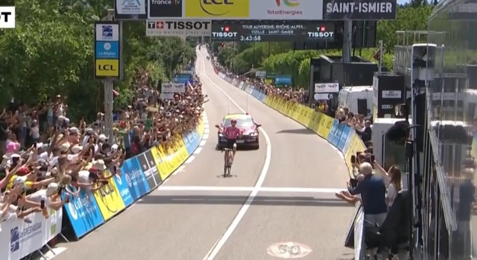 Alex Baudin gana la etapa 1 del Tour Auvergne Rhône-Alpes 2026.