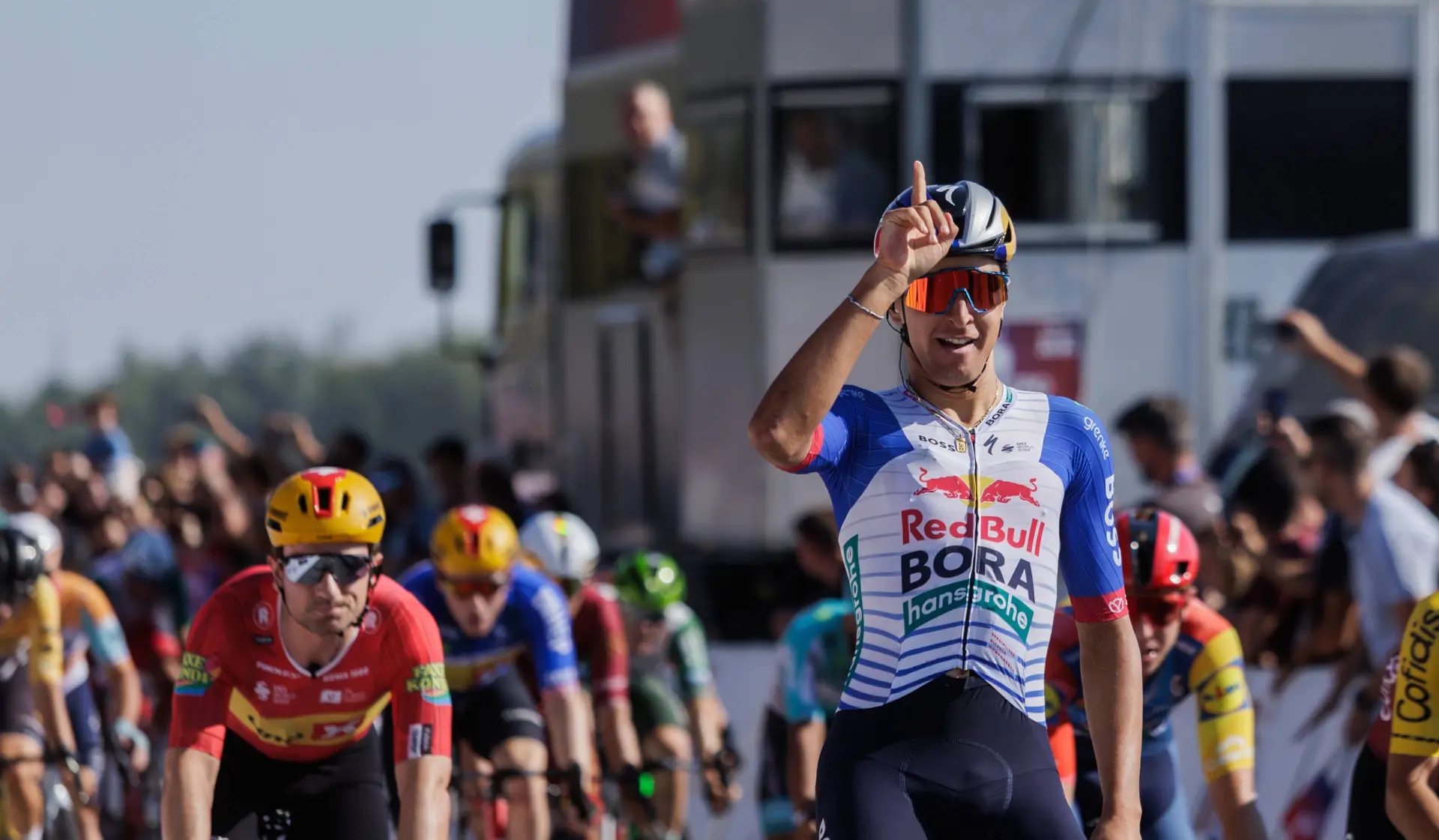 Davide Donati vence frente a Paul Magnier en la última etapa © Cro Race
