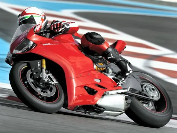 1199 pirelli 2