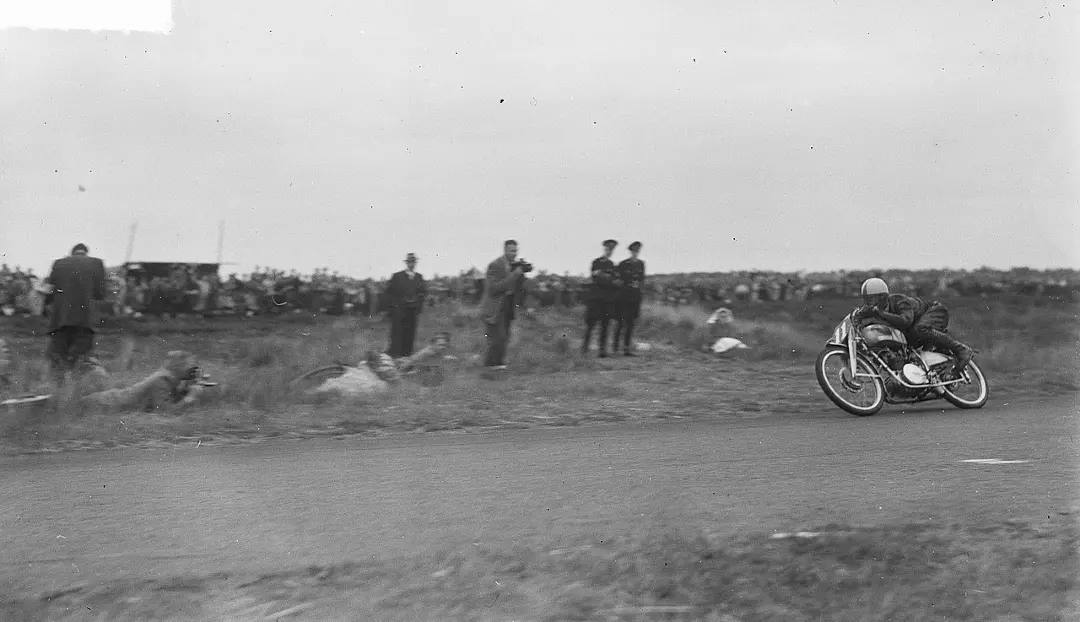 1280px nello pagani winnaar 125cc in de bocht bestanddeelnr 903 4796 1