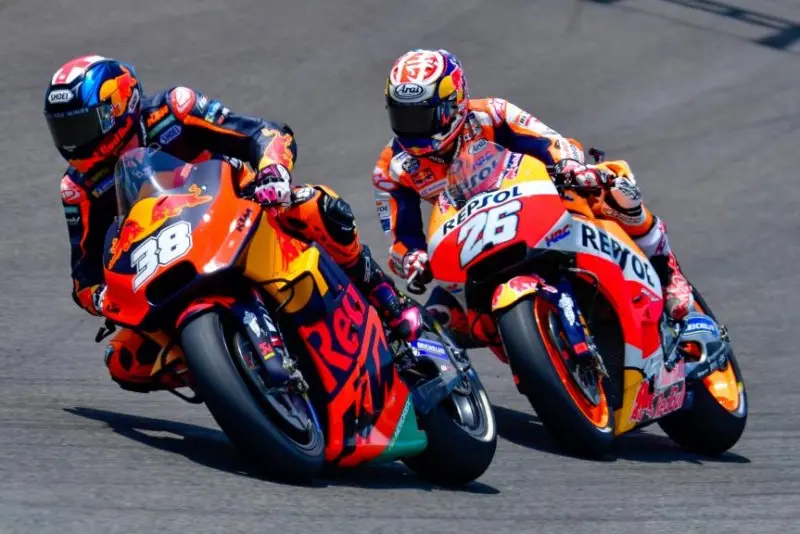 26 dani pedrosa esp 38 bradley smith eng ds57857 gallery full top md e1544625497255