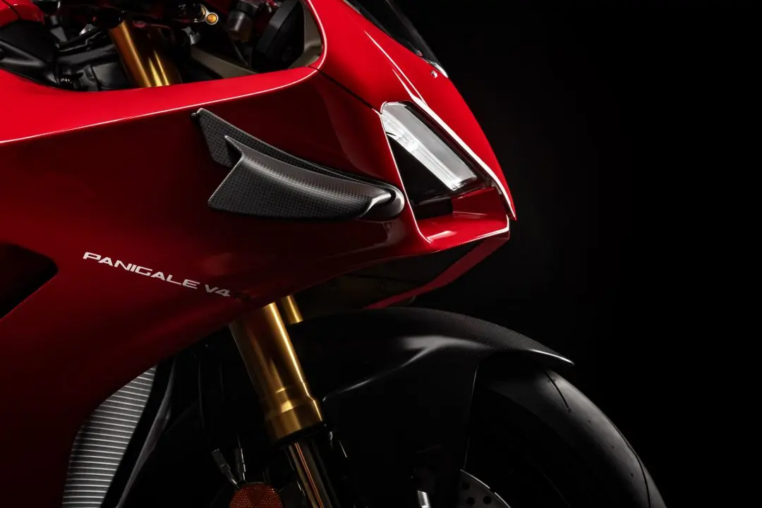 32 ducati panigale v4 r uc69225 preview e1620313049305