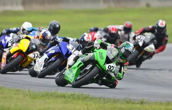 ama supersport battle racing