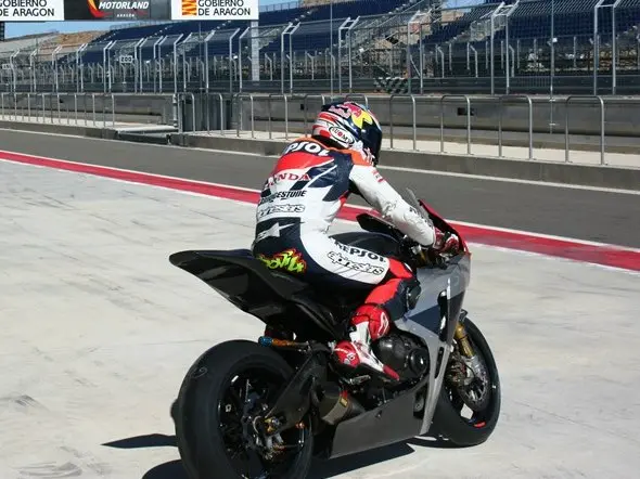 andrea dovizioso box motorland aragon