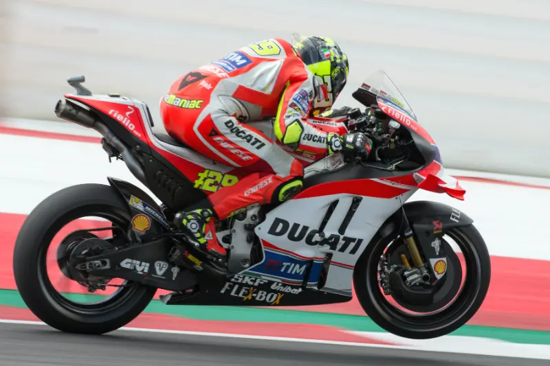 andrea iannone warm up