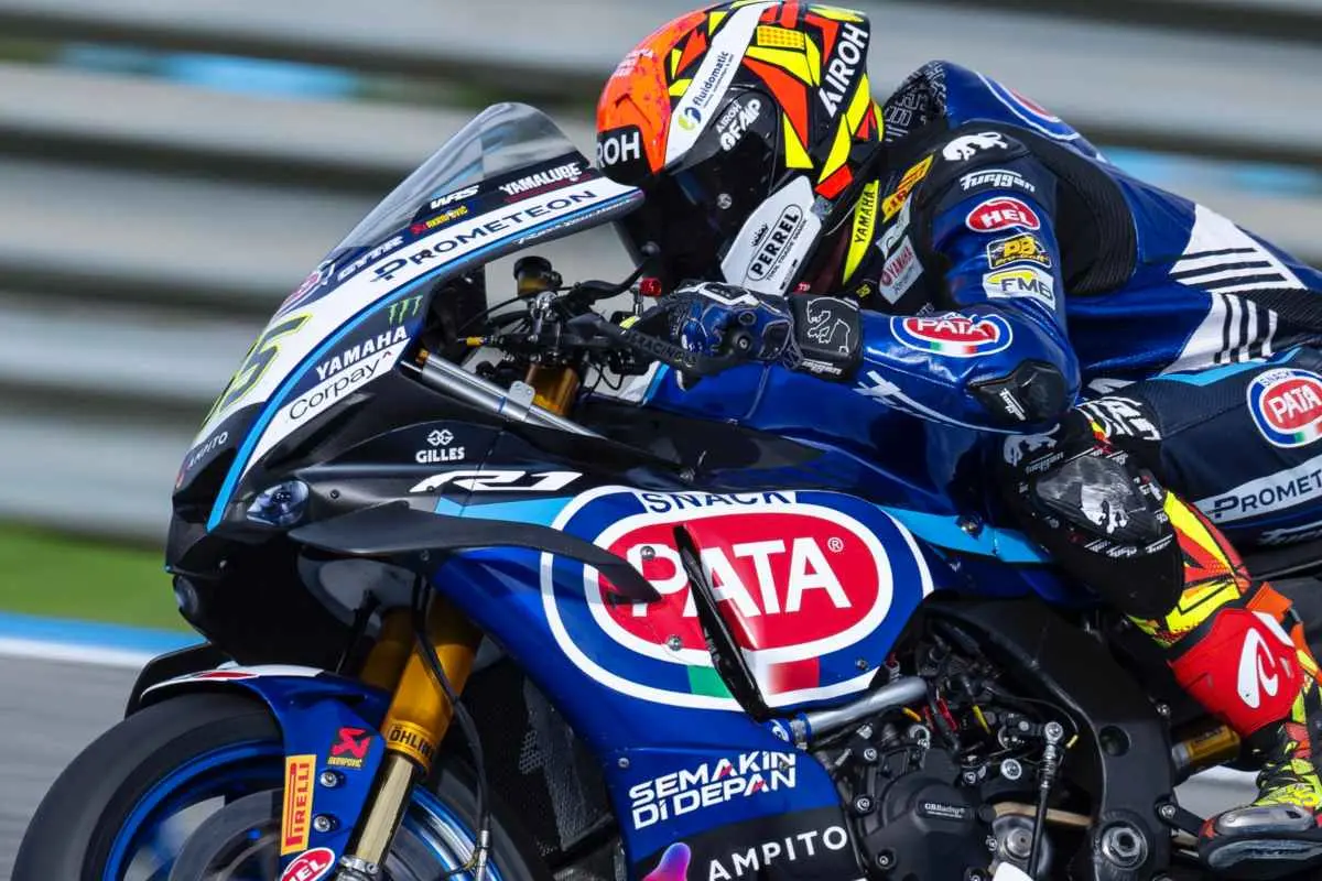 andrea locatelli yamaha superbike