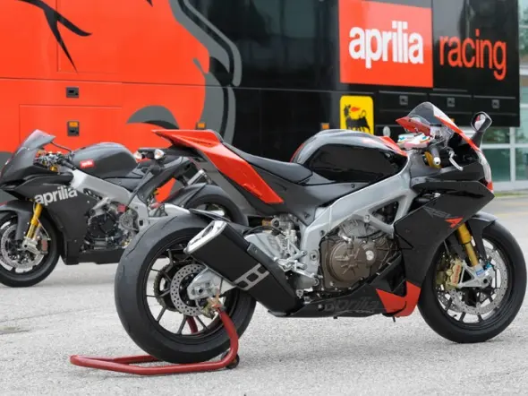 aprilia rsv4 factory superbike