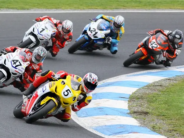 asbk battle phillip island motogp