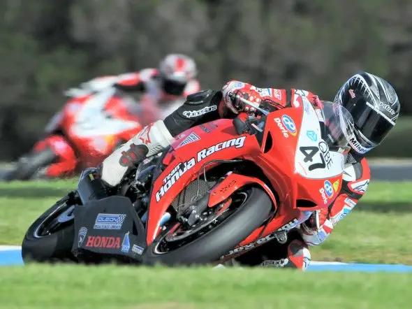 asbk team honda riders v8