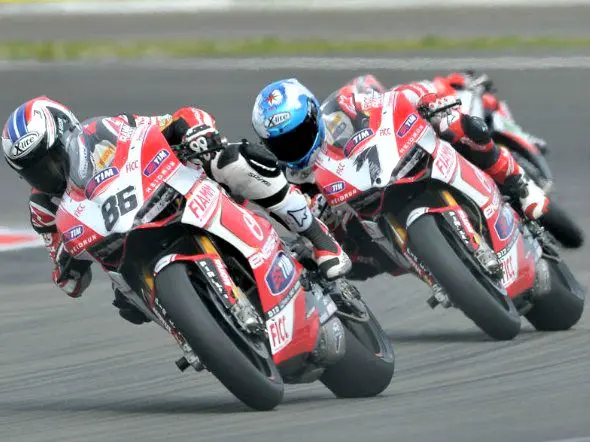 ayrton badovini carlos checa nurburgring 2013