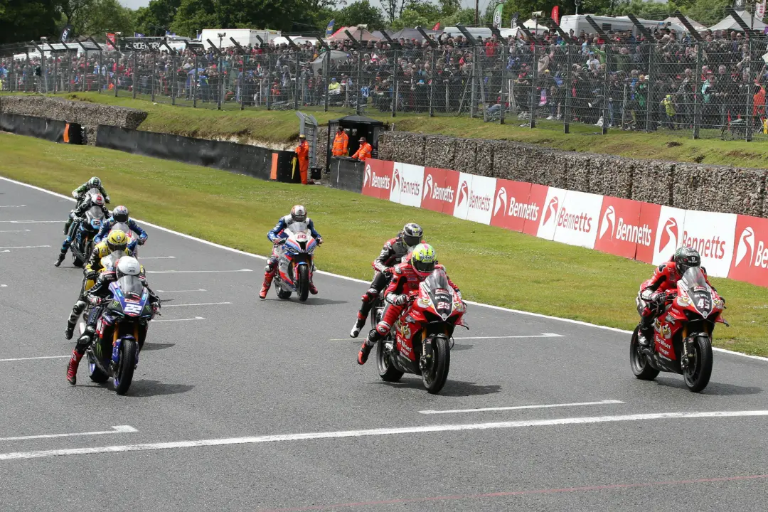 bennetts bsb british superbike start brands hatch 2019