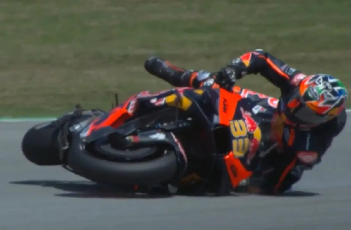 binder crash motogp practice catalunya