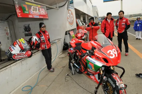 box yoshimura suzuki 2009