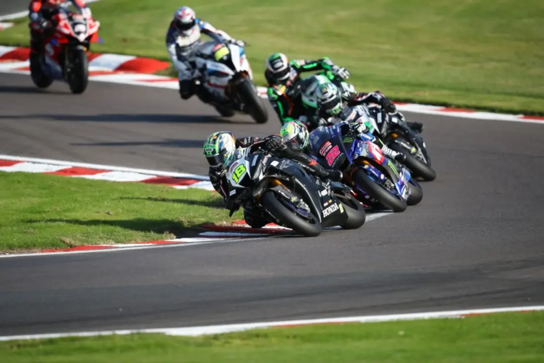 bsb british superbike action oultonpark2020
