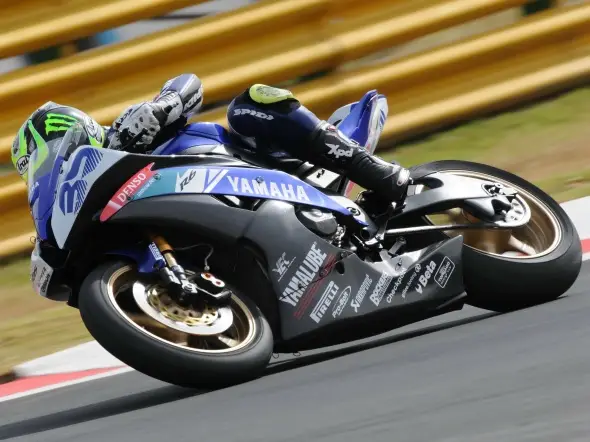cal crutchlow kyalami supersport action 2009