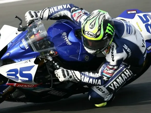 cal crutchlow supersport 600 action