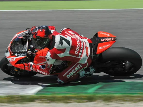 carlos checa test panigale r mugello 2