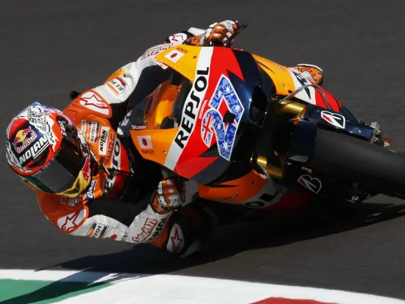 casey stoner motogp race mugello 2011