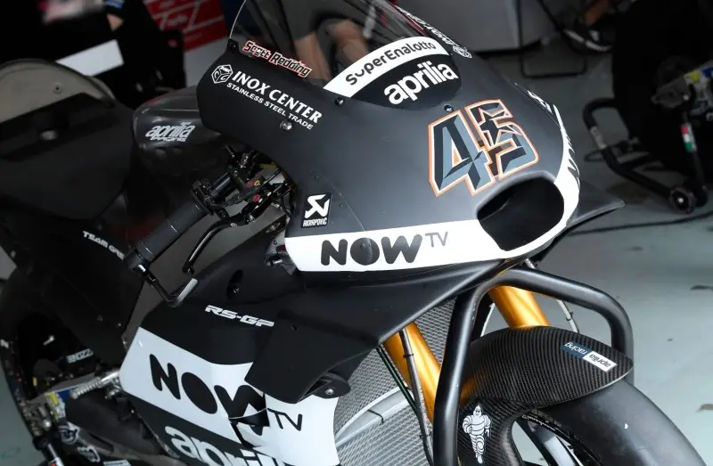 cover aprilia e1519431519807