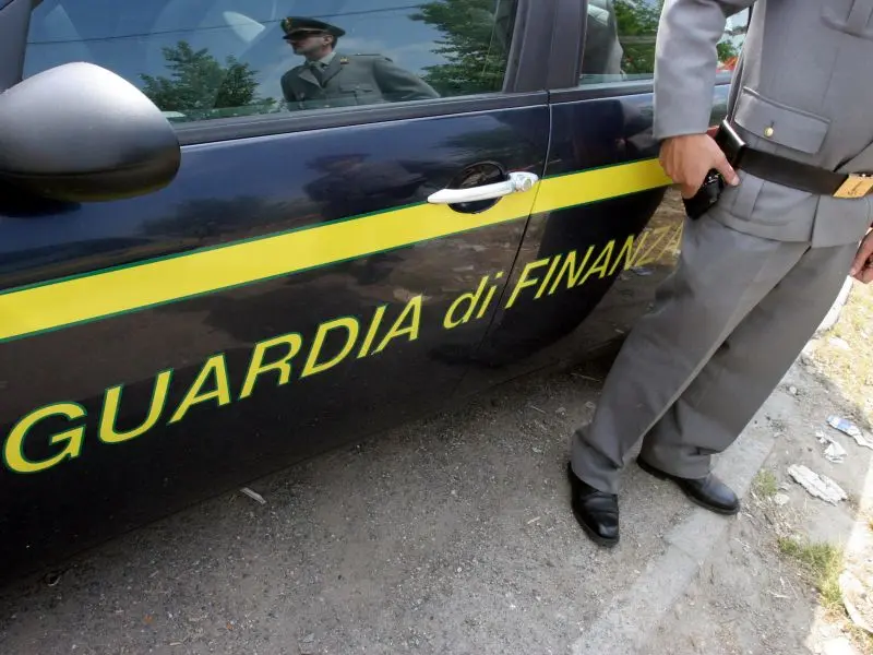 cover guardia finanza