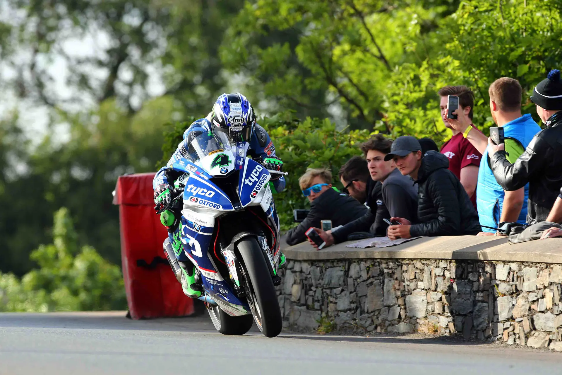cover hutchy azione