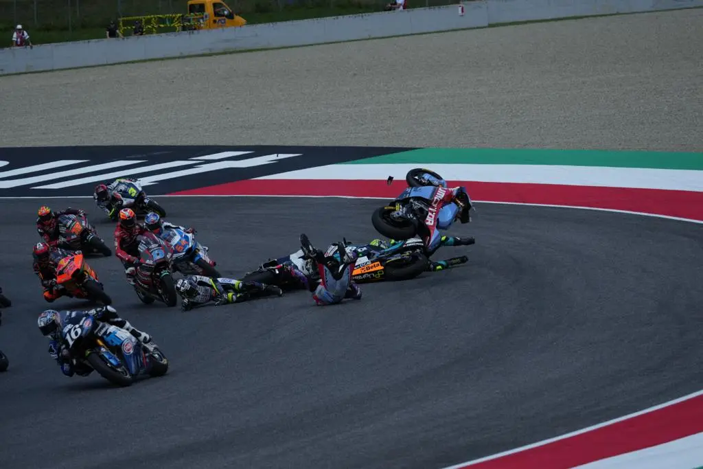crash moto2 gara mugello
