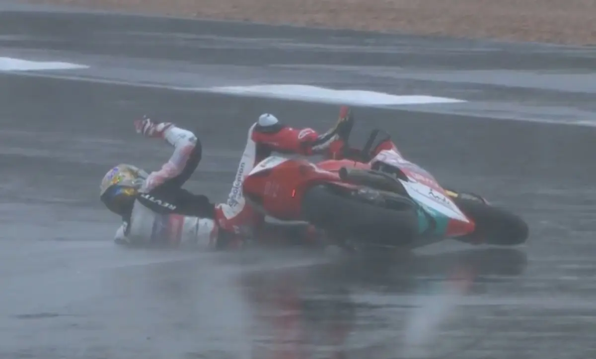 crash p3 dixon moto2 silverstone