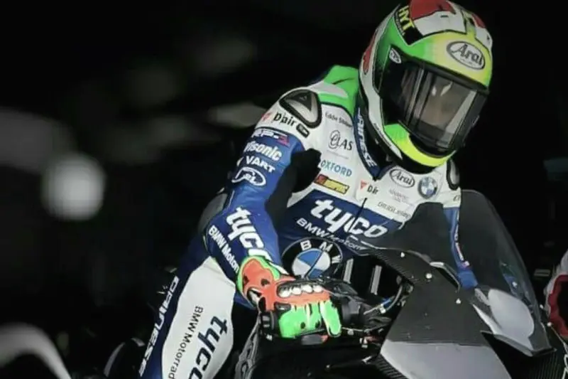 davide giugliano bmw hp4 race test