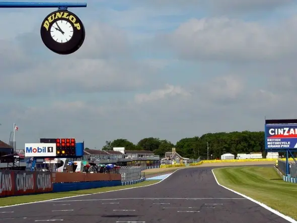 donington park straight