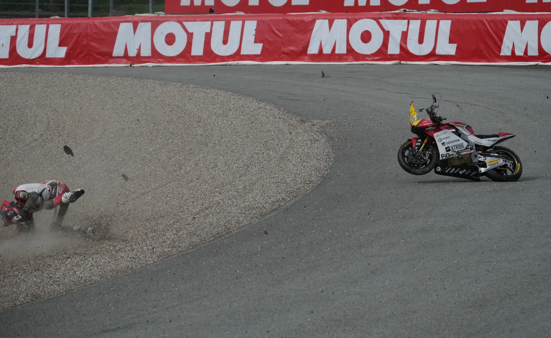 escrig crash moto2 austria 1
