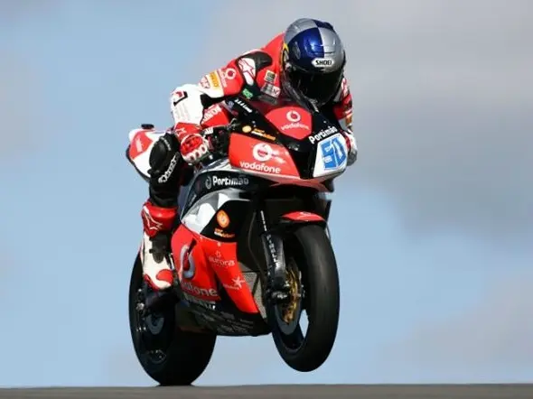 eugene laverty supersport pole portimao