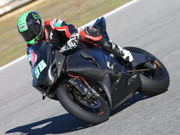 eugene laverty test crescent suzuki 2013 1