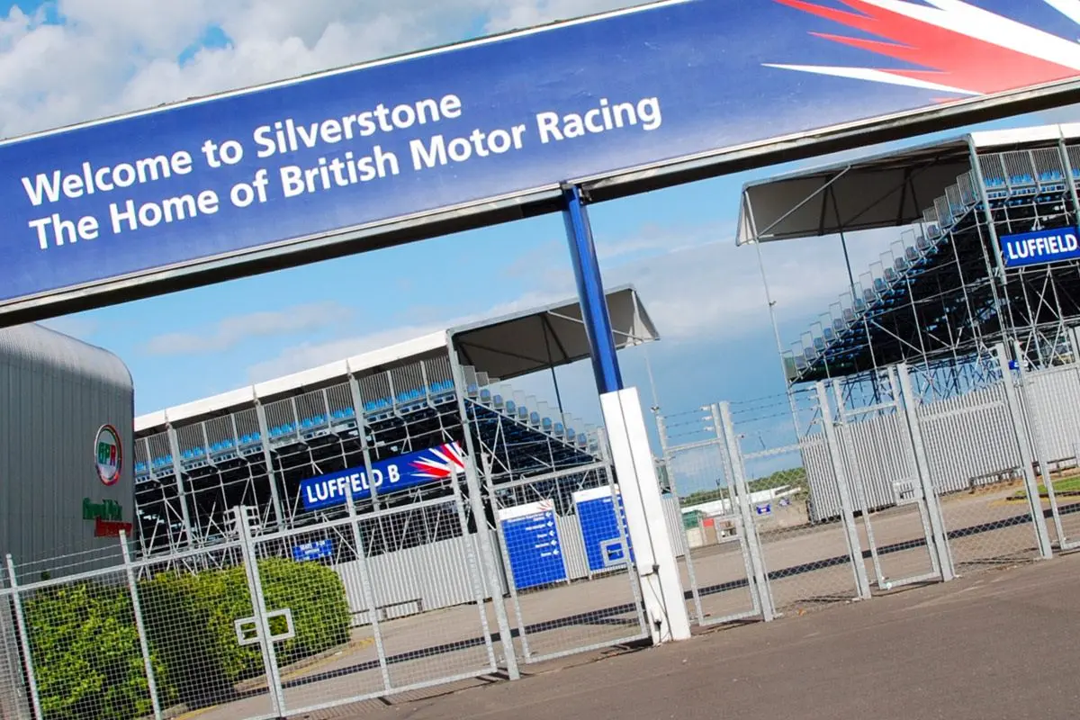 f1 grand prix glamping silverstone honeybells 1