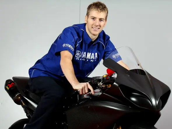 ian hutchinson tt swan yamaha