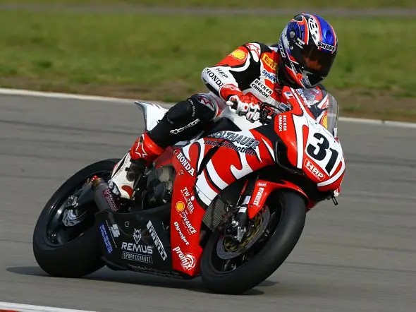 karl muggeridge race1 nurburgring 2010