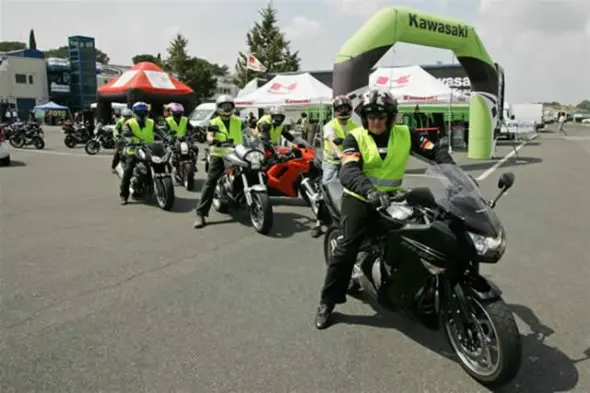 kawasaki touring trophy