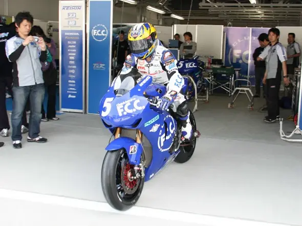 kousuke akiyoshi fcc tsr honda suzuka box