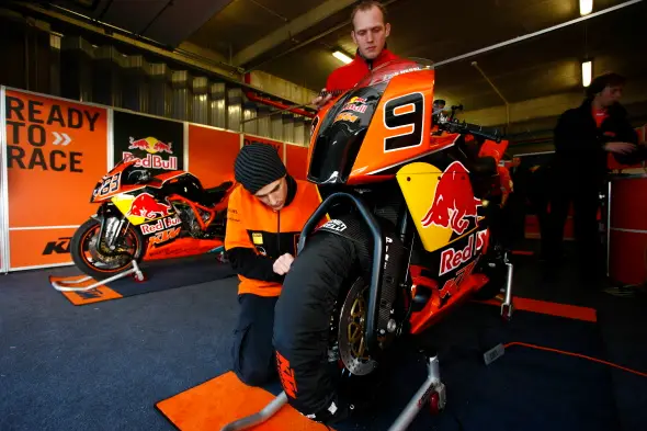 ktm superbike team germany box 2009