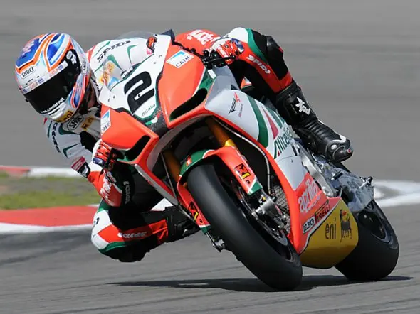 leon camier aprilia 2011
