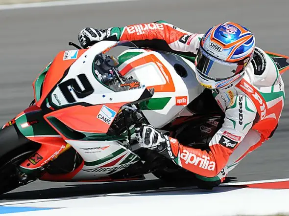 leon camier aprilia rsv4