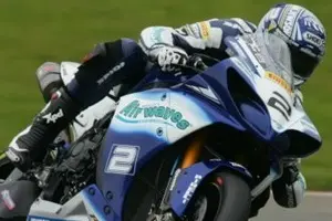 leon camier practice 2 thruxton bsb 2009