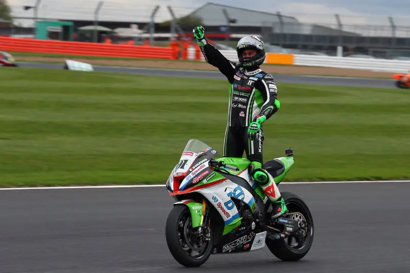leon haslam race1