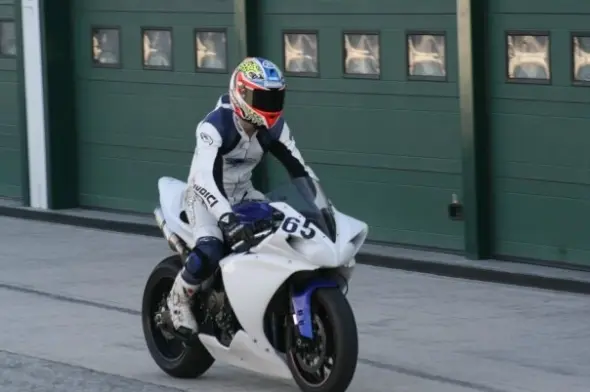 loris baz test misano yamaha r1 morillas