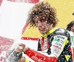 marco simoncelli podium champagne
