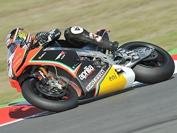 max biaggi aprilia rsv4 factory magnycours 2012