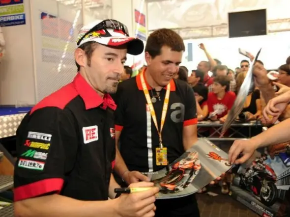 max biaggi paddock show