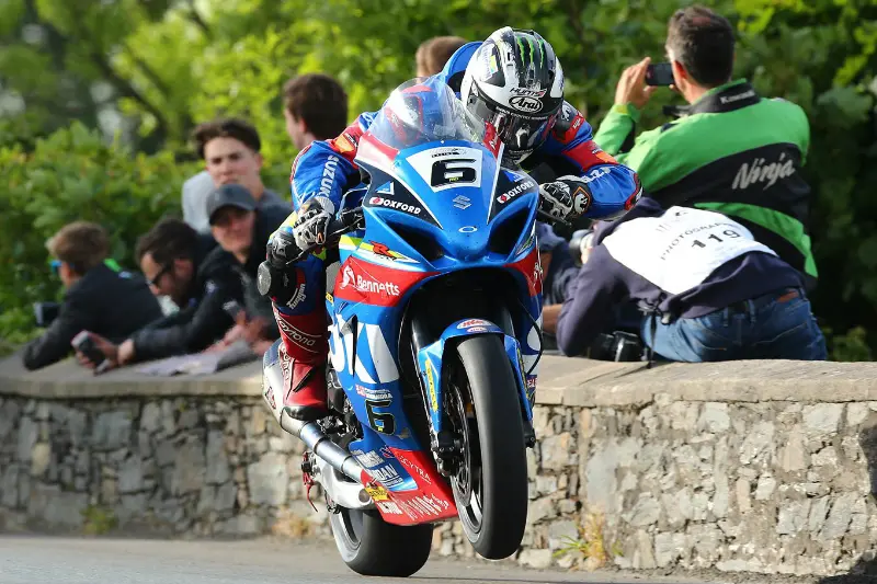 michael dunlop bennetts suzuki tt 2017