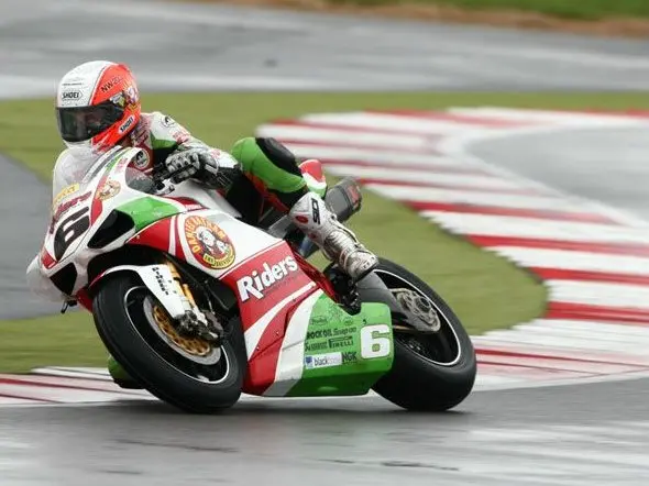 michael rutter race1 silverstone bsb 2010
