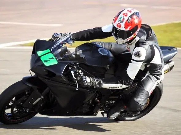 milwaukee yamaha road racing test donington 2
